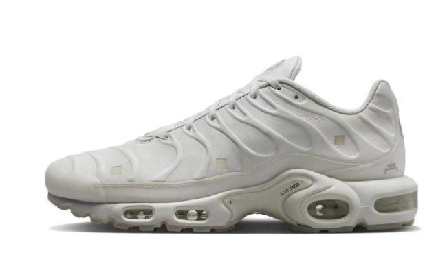 A C*LD WALL X AIR *AX