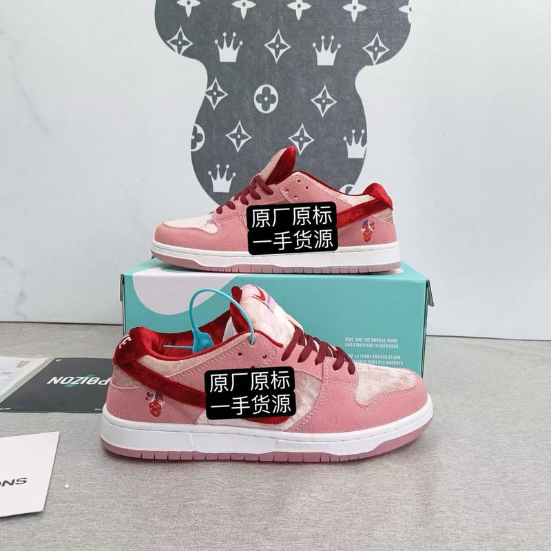 N*KE DUNK LOW STRANGELOVERS