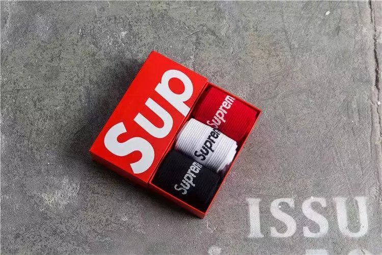 SUPR*ME SOCKS